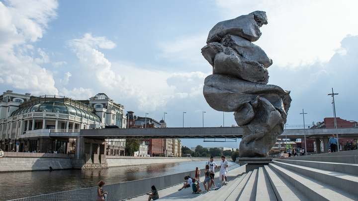 Собчак встала на защиту Большой глины №4 и оскорбила Галкина