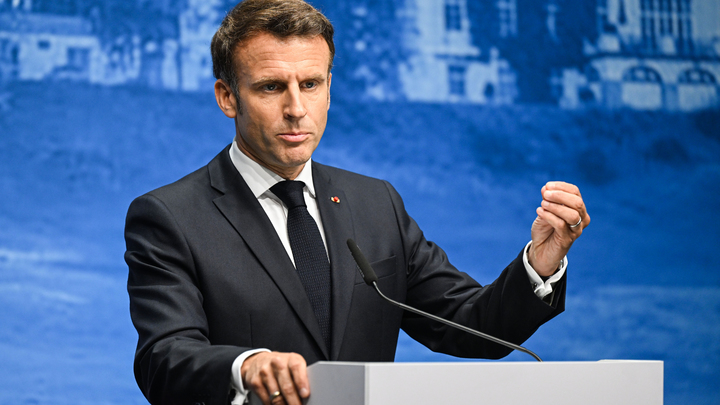 Макрон публично отказал Зеленскому