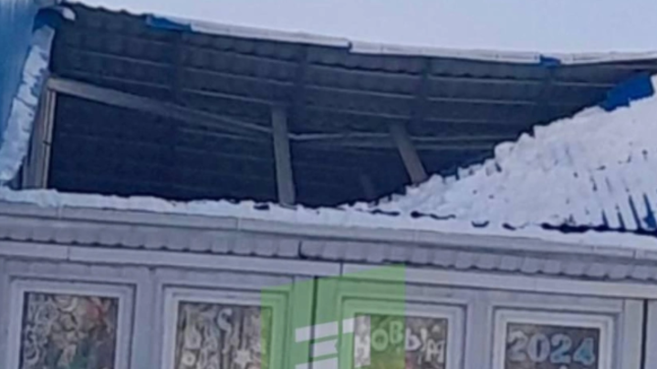 Под Челябинском из-за снега обрушилась крыша детского сада: кого наказали, что с детьми