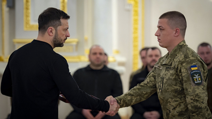 Зеленский трижды обматерил Запад в интервью Фридману