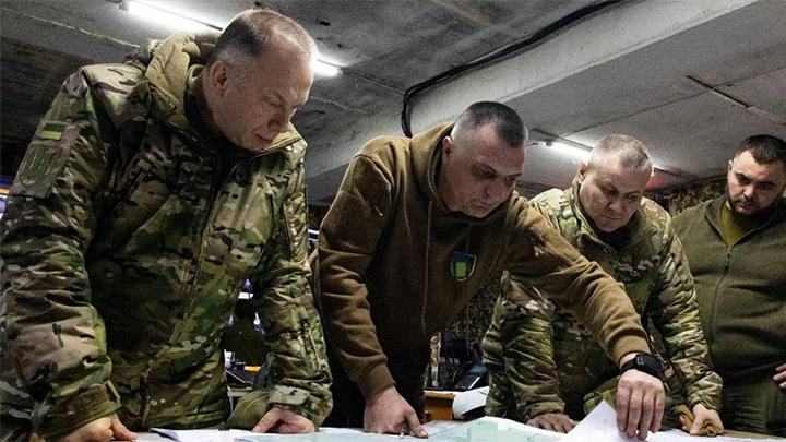 Кольцо вокруг Суджи схлопывается: Сырский прибыл в Сумы. Плацдарм будут держать любой ценой — сводка глазами военкоров