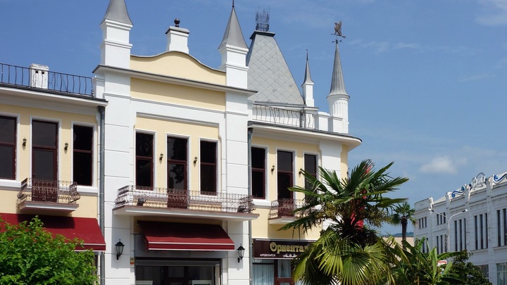 Абхазия выбрасывает белый флаг: Как Москва вернула республику под свой контроль