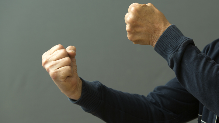 Двух подростков-бойцов с криками Вас надо резать! избили на западе Москвы