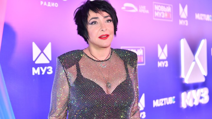 Судьба Лолиты после голой вечеринки решена? За угодившую в скандал звезду взялась парочка из Киева