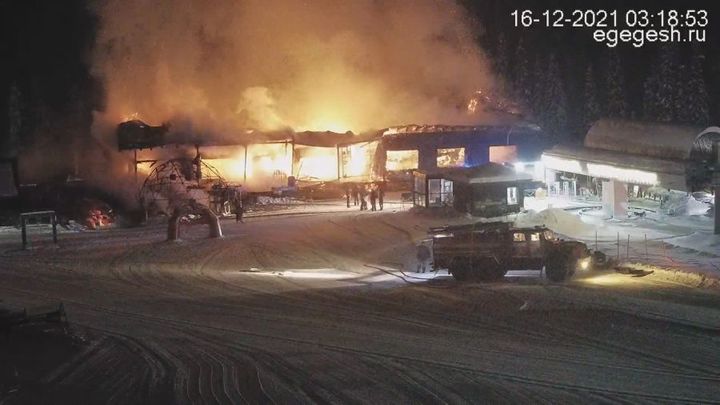 В Шерегеше на секторе Е ночью полностью сгорел популярный ресторан