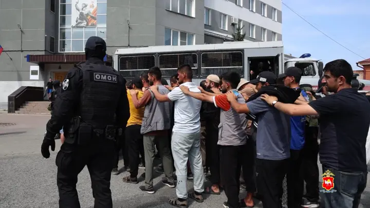 30 мигрантов доставили в полицию в ходе рейда в Челябинске