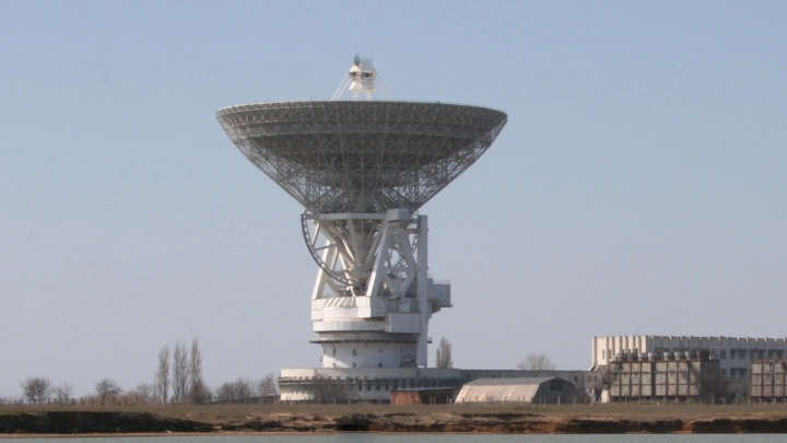 Объект размером с 10 Земель: Огненная птица над Солнцем озадачила учёных