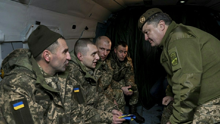 Петр Порошенко убедился, что в его армии босых нет