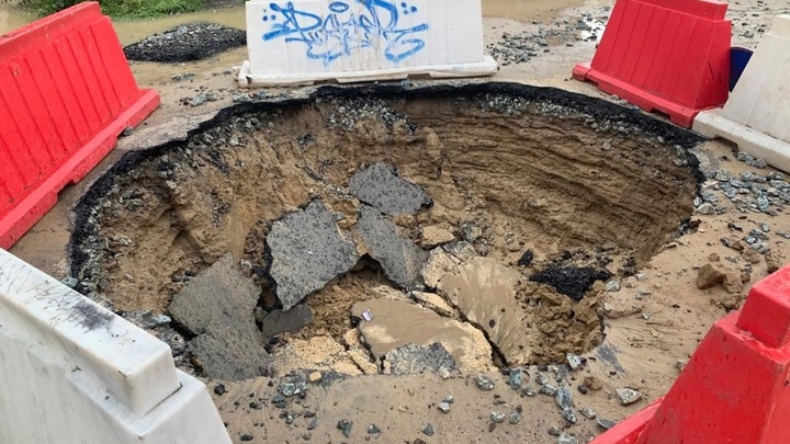 В Кургане после аварии на теплотрассе закрыто движение по улице Васильева