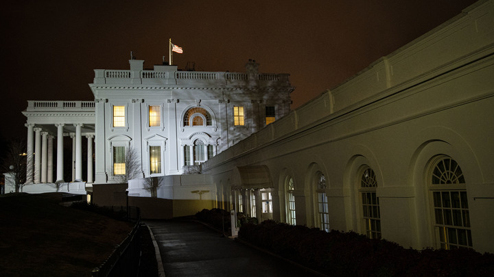 Последние минуты Трампа в Белом доме: Газ выключил, свет везде погасил. Пора!