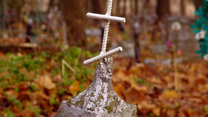 Чиновница в Татарстане объяснила спиленный крест на кладбище: Хотим сохранить татарскость