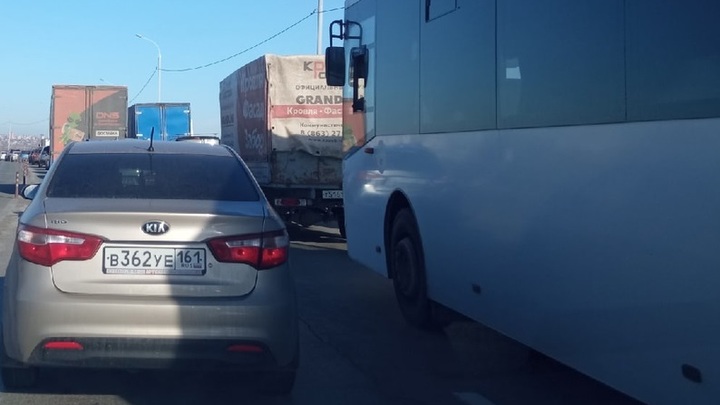 В Ростове после создания выделенной полосы для автобусов на Королёва образовались гигантские пробки