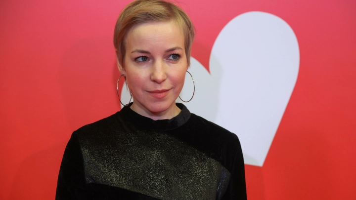 Русалка сбежала в Париж. Теперь жалуется: Насморк. Холод. Клопы. И снова исповедь актрисы Шалаевой