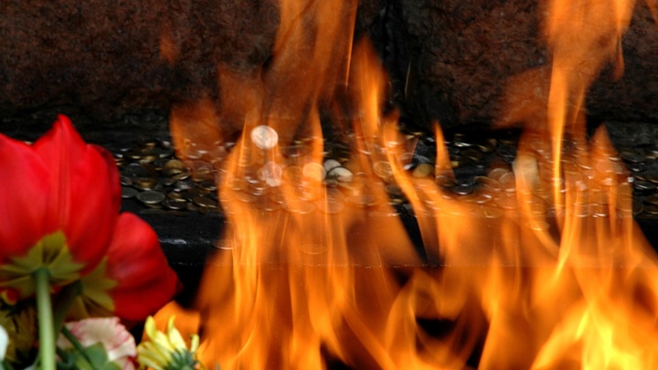 Братские могилы укатали в тротуары. Краевед взмолилась: Хватит глумиться