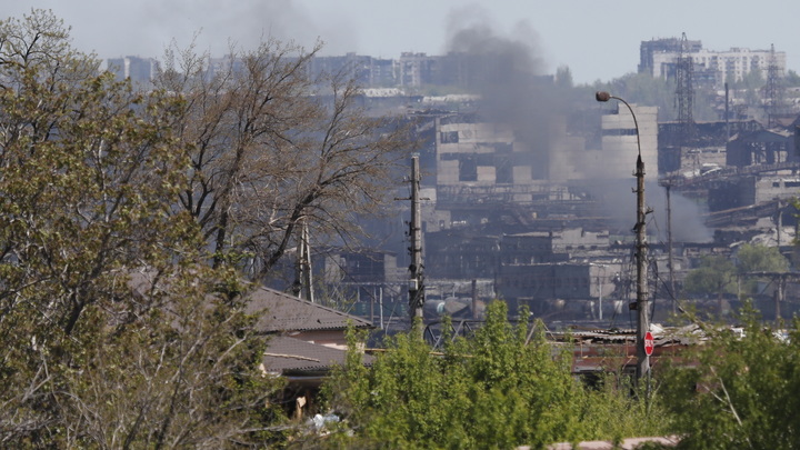 Эвакуация с Азовстали. Источники сообщили о сотнях боевиков, готовых сдаться в плен