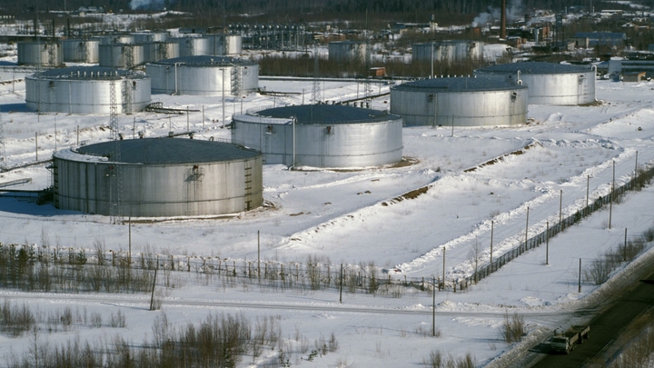 В Вашингтоне отказались исполнять собственные санкции: Русская нефть рекой течёт в Штаты