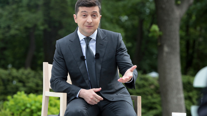 Украинцы взбунтовались против произвола властей. Зеленский в это время устраивает флешмобы