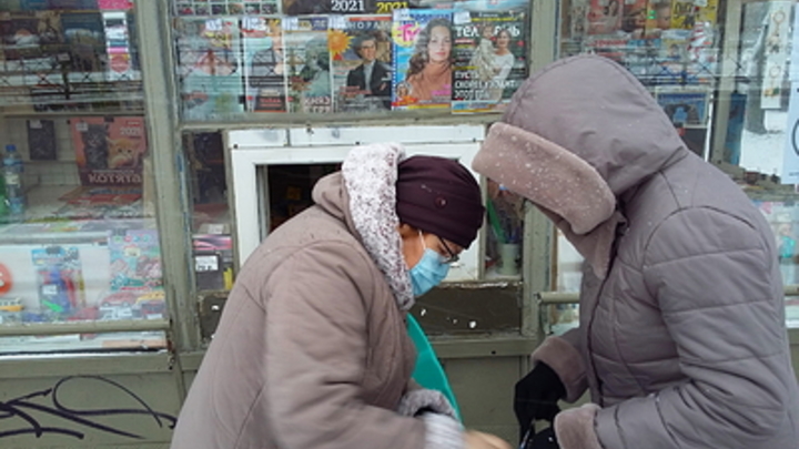 В Челябинской области спасатели вскрыли газетный киоск и нашли на полу мёртвую женщину