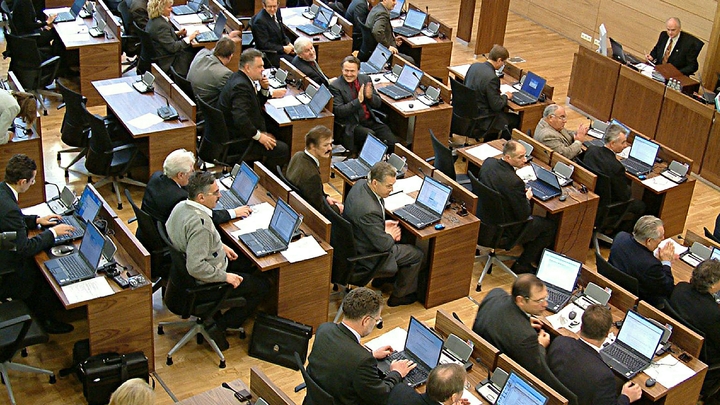 Пятеро депутатов-должников числятся на контроле у нижегородских приставов