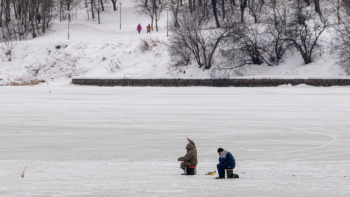 В МЧС раскритиковали храбрецов, вышедших на первый лед для рыбалки в Свердловской области