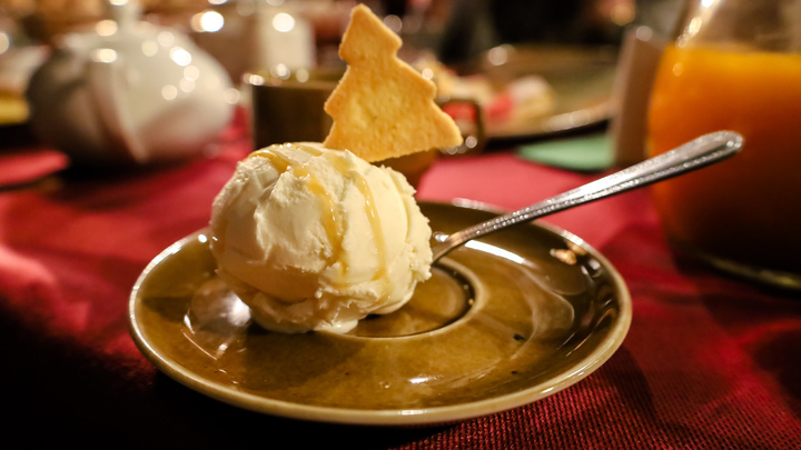 Врач заявила, что при больном горле можно есть мороженое