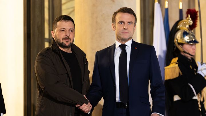 Вряд ли Макрон читал Пушкина. Безруков напомнил французу классику - с русскими лучше не ссориться