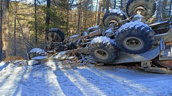 В Улётовском районе водитель КрАЗа перевернулся и погубил своего пассажира