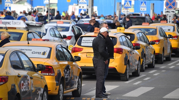 В Москве ушлый таксист обобрал до нитки гостя из Китая