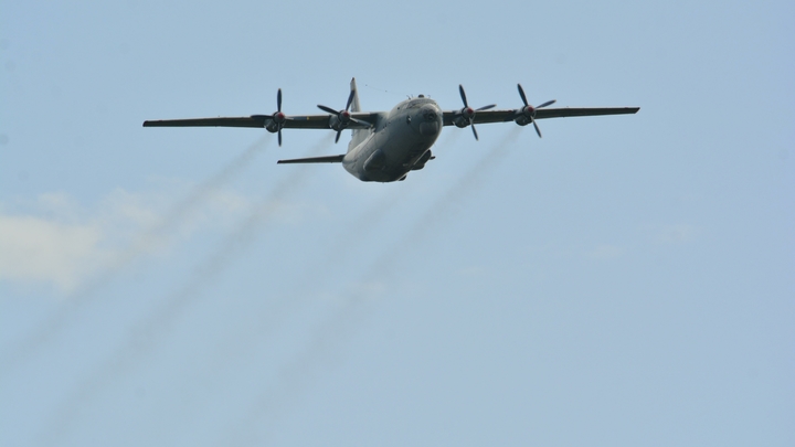Транспортный самолёт Ан-12 готовится к аварийной посадке в Хабаровском крае