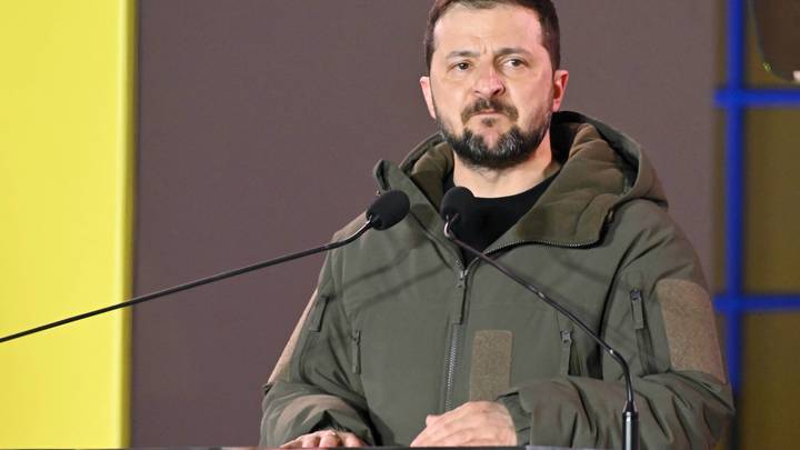 Немцы подняли на смех Зеленского, мчащегося за премией Карла Великого: “Позор!”