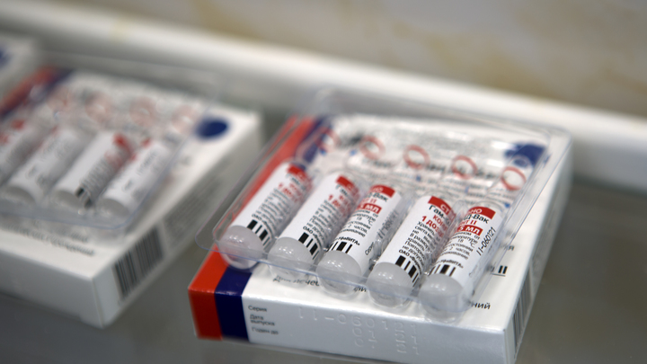 Дмитриев заверил Путина: Все желающие привиться от COVID-19 смогут получить укол до лета