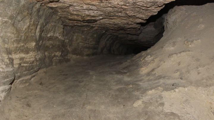 В Молдове трое молодых людей застряли в пещере Сюрпризная