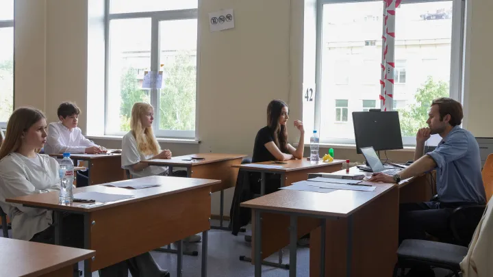Учителей не хватает: теперь в школах и колледжах преподавать будут студенты