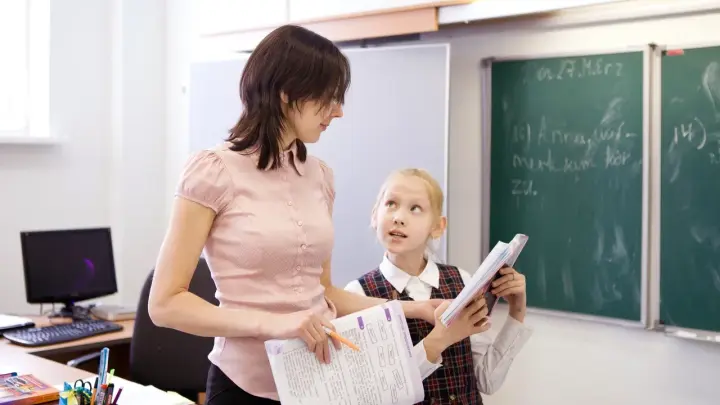 Педагоги 10 регионов России не досчитались выплат за классное руководство