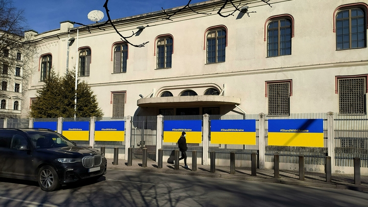 Заставляли говорить, что люблю Украину: Бойцы ВСУ избили женщину с ребёнком в Мелитополе