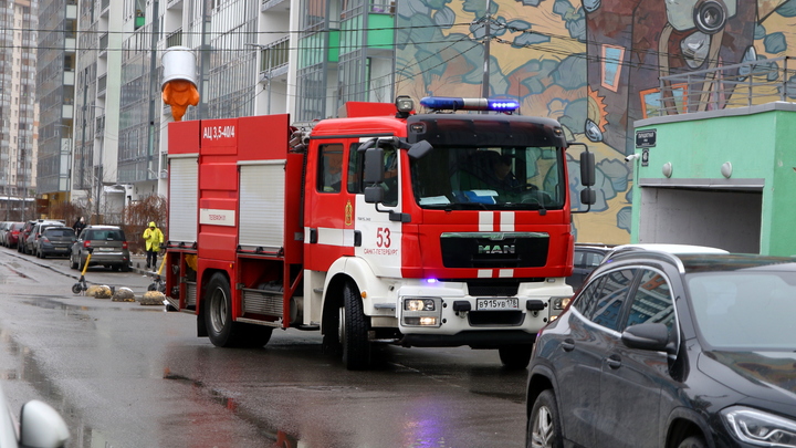 В Екатеринбурге загорелась автомойка