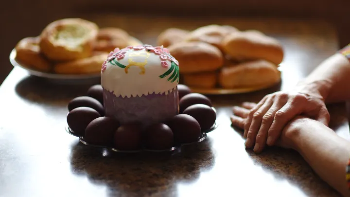 «Очаровательный красный»: врач рассказала, чем нельзя красить яйца на Пасху