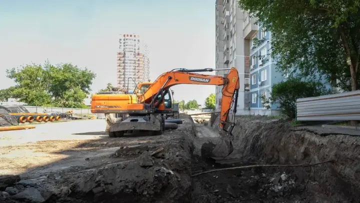 В Новосибирске продолжает расти провал, оставивший без воды левый берег