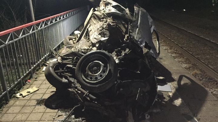 Поезд Самара — Адлер протаранил легковушку, один человек погиб