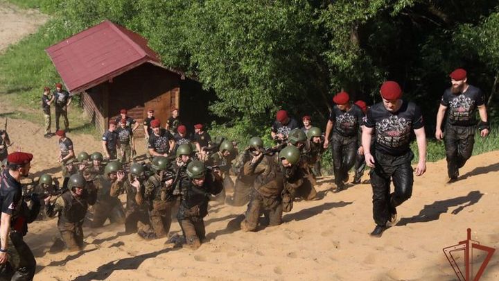 Впервые в истории действующий генерал-майор прошел испытания и сдал экзамен на краповый берет
