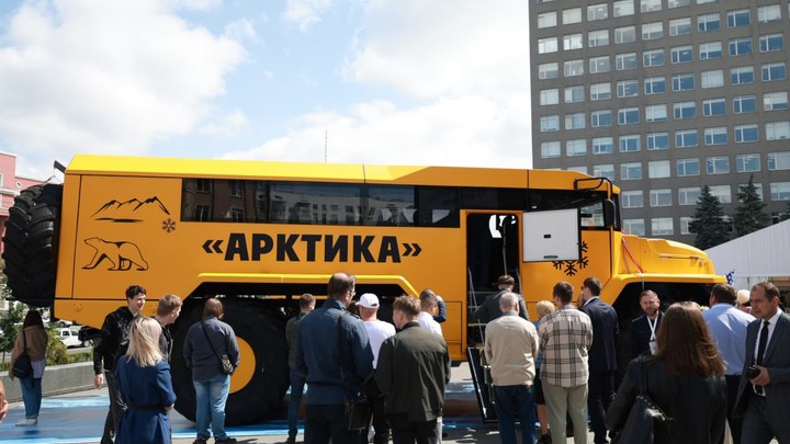 Заведется и в -50: в Челябинске презентовали арктический автобус