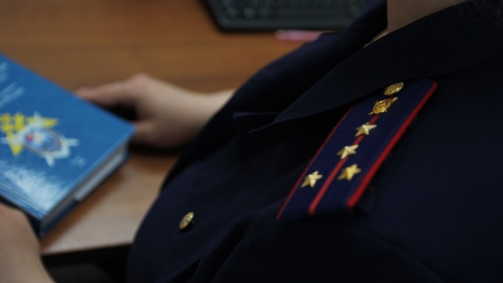 11-месячная девочка выпала из окна квартиры в Мирном: возбуждено дело