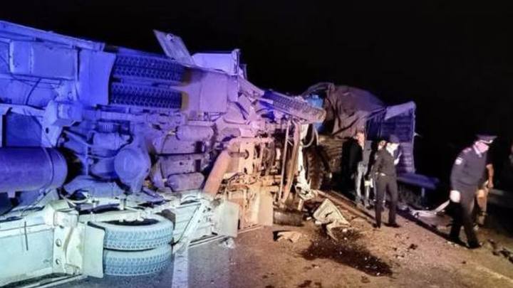 На Кубани мужчина погиб при столкновении автобуса, внедорожника и грузовика