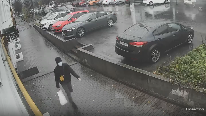 В Иванове полиция объявила в розыск мужчину в голубой маске