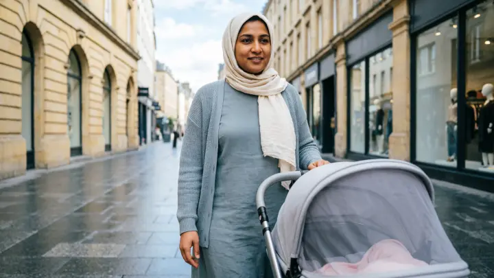 Педагоги с колясками: петербурженка заработала 112 млн на нянях из Азии