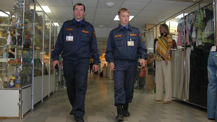 Неадекватного дебошира в крови обезвредили прохожие в Екатеринбурге