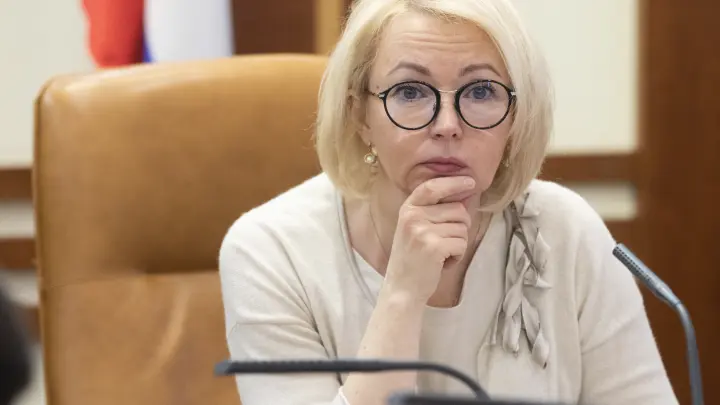 На ПМЭФ отличилась Ирина Гехт - внимание на жакет. Русские не сдержались: Зачем ты триггеришь электорат?