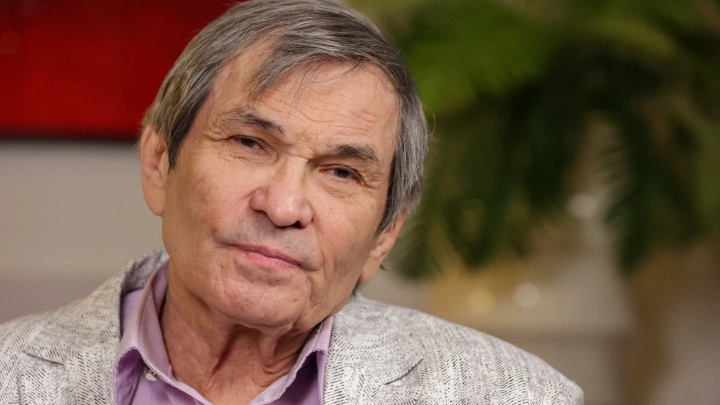 Траур без Алибасова: почему продюсер пропустил прощание с директором группы На-На Фроликовым