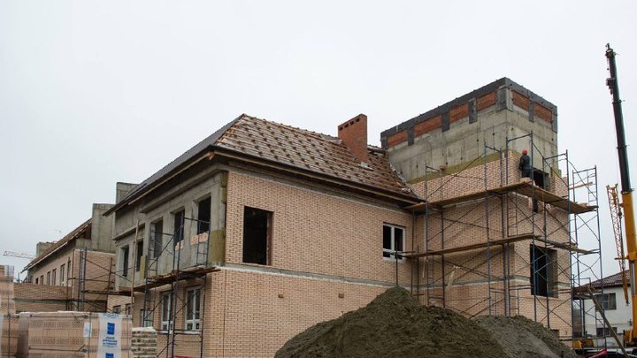 В Краснодаре поставили рекорд по одновременному строительству соцобъектов