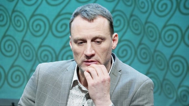 Бежавший из России актёр Анатолий Белый проведал свою московскую квартиру